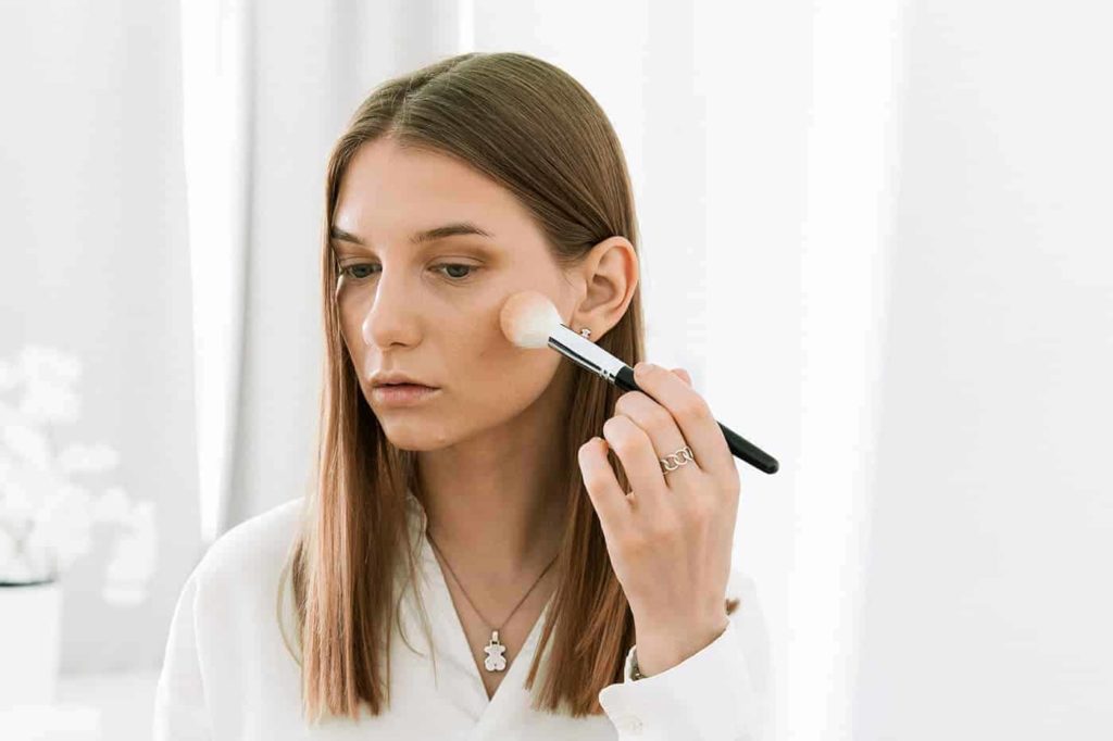 Facelift makeup